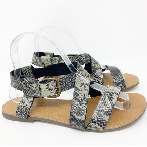 Urban Outfitters Shoes - Urban Outfitters Putin Print Strappy Sandals Sz 8